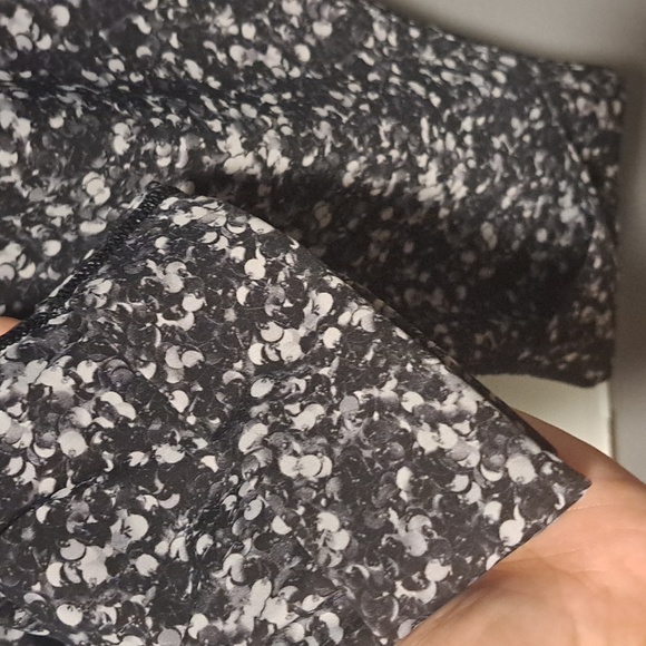 Lululemon jet crop, size small - Picture 7 of 8